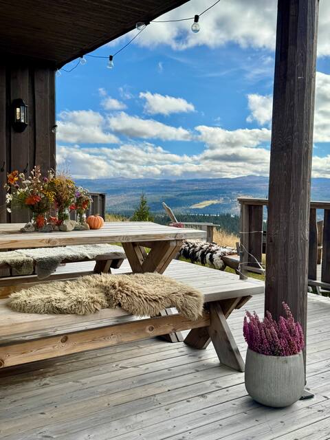 Viewing cabin! Right on hiking trails with a view-*Jacuzzi!