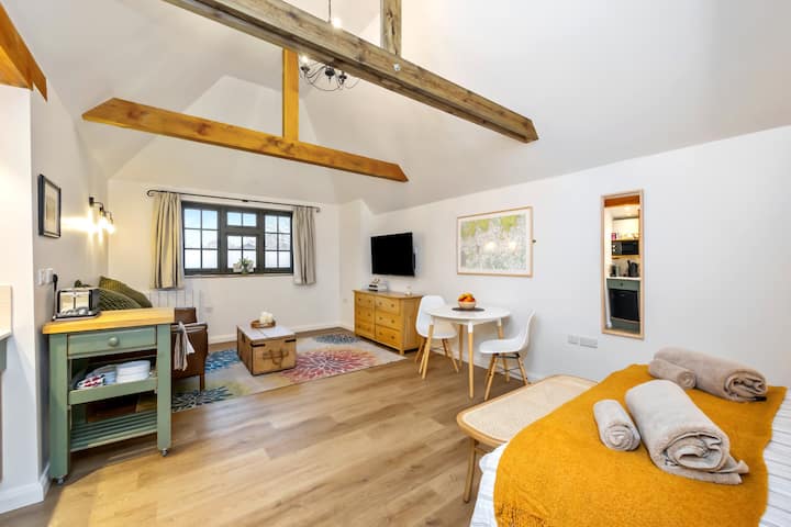 Stylish Luxury Detached Space For Two - Dorking