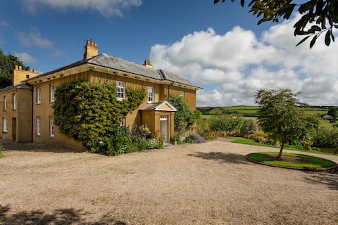 Luxury Georgian Manor | Sleeps 16 | 8 En-Suites