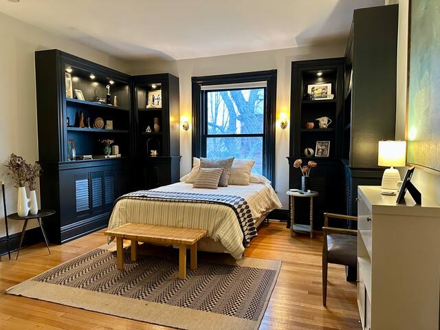 Elegant, Historic Mansion Getaway gallery image 4