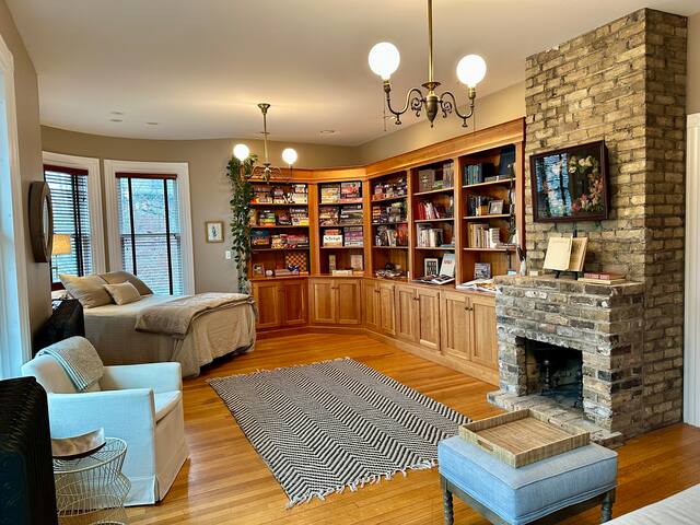 Elegant, Historic Mansion Getaway gallery image 5