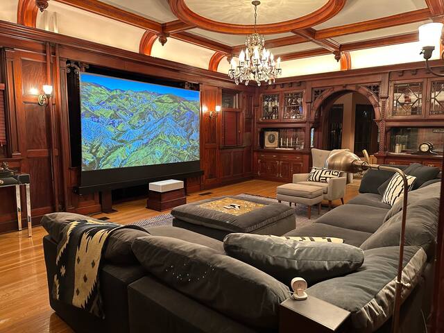 Elegant, Historic Mansion Getaway gallery image 2