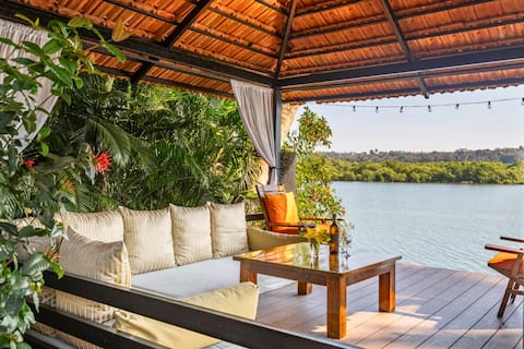 Riverview Villa | Boutique Stay W/ Daily Breakfast