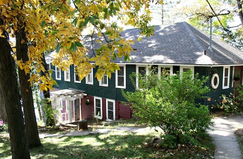 Camp Wandawega: Bunkhouse Mid Level