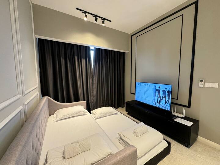 Crystal Axon Bukit Bintang 1 To 5 Pax - Klcc Trx - Bukit Bintang