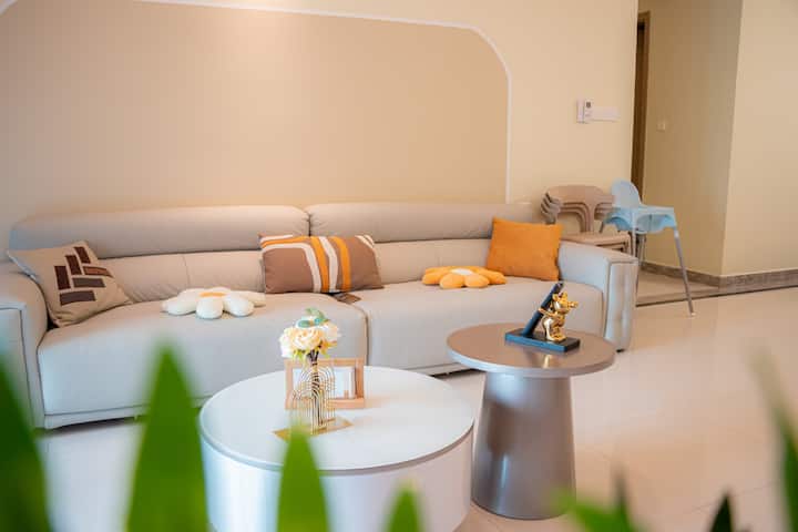 R&f 4br Super Seaview Suite | Brown-themed Level32 - Woodlands