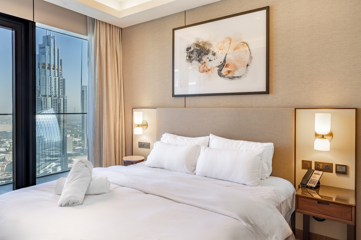 Dormitorio con cama king size 