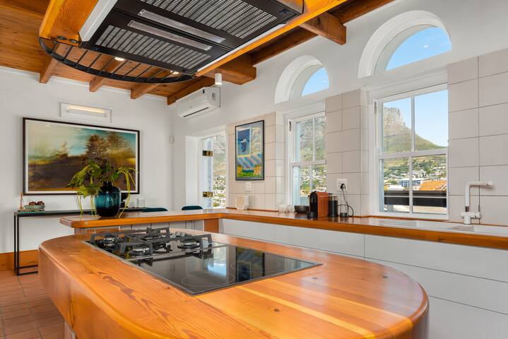 Luxury Villa with Table Mountain Views