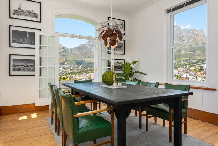 Luxury Villa with Table Mountain Views gallery image 4