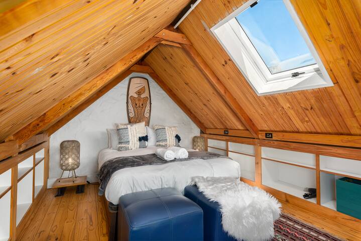 Luxury Villa with Table Mountain Views gallery image 2