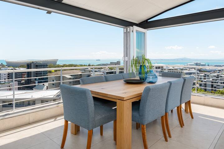 Penthouse Oasis in Green Point with Scenic Views gallery image 5