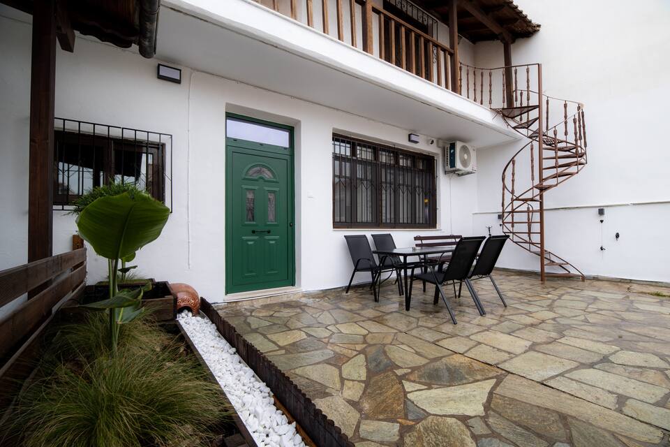 Seren Home, a polished flat in Volos, Nea Ionia, Volos, Greece, photo 8 of 10