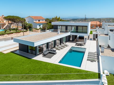 Casa Caracol, with a panoramic ocean view