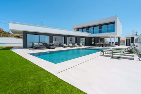 Casa Caracol, with a panoramic ocean view