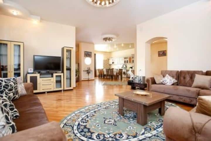 Private 7br Villa•city Centre•free Parking - Baku