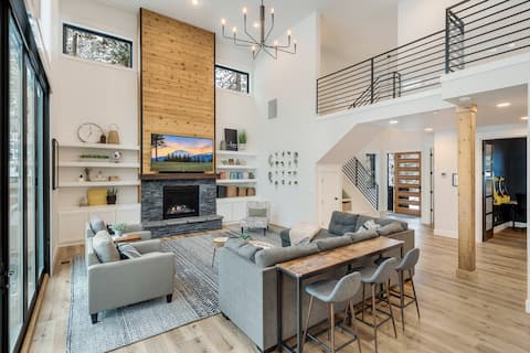 Towering Windows, Hot tub, Waterpark