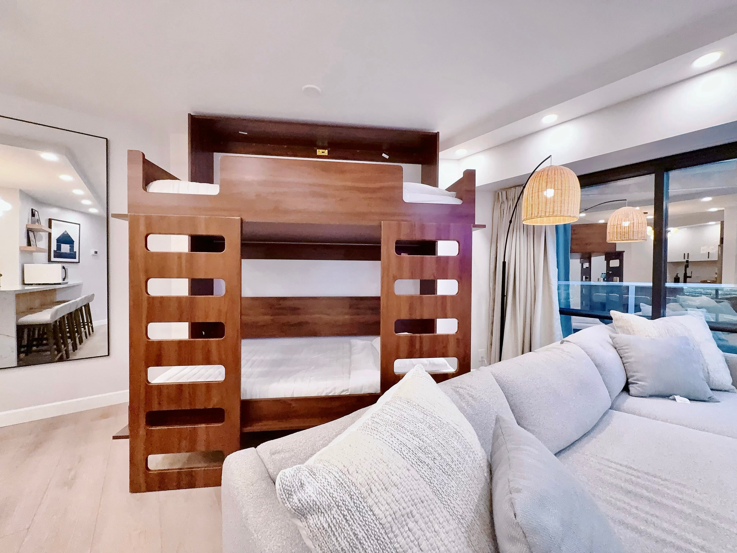 Financial District 1BR-Fully Renovated w/Parking - Image 7