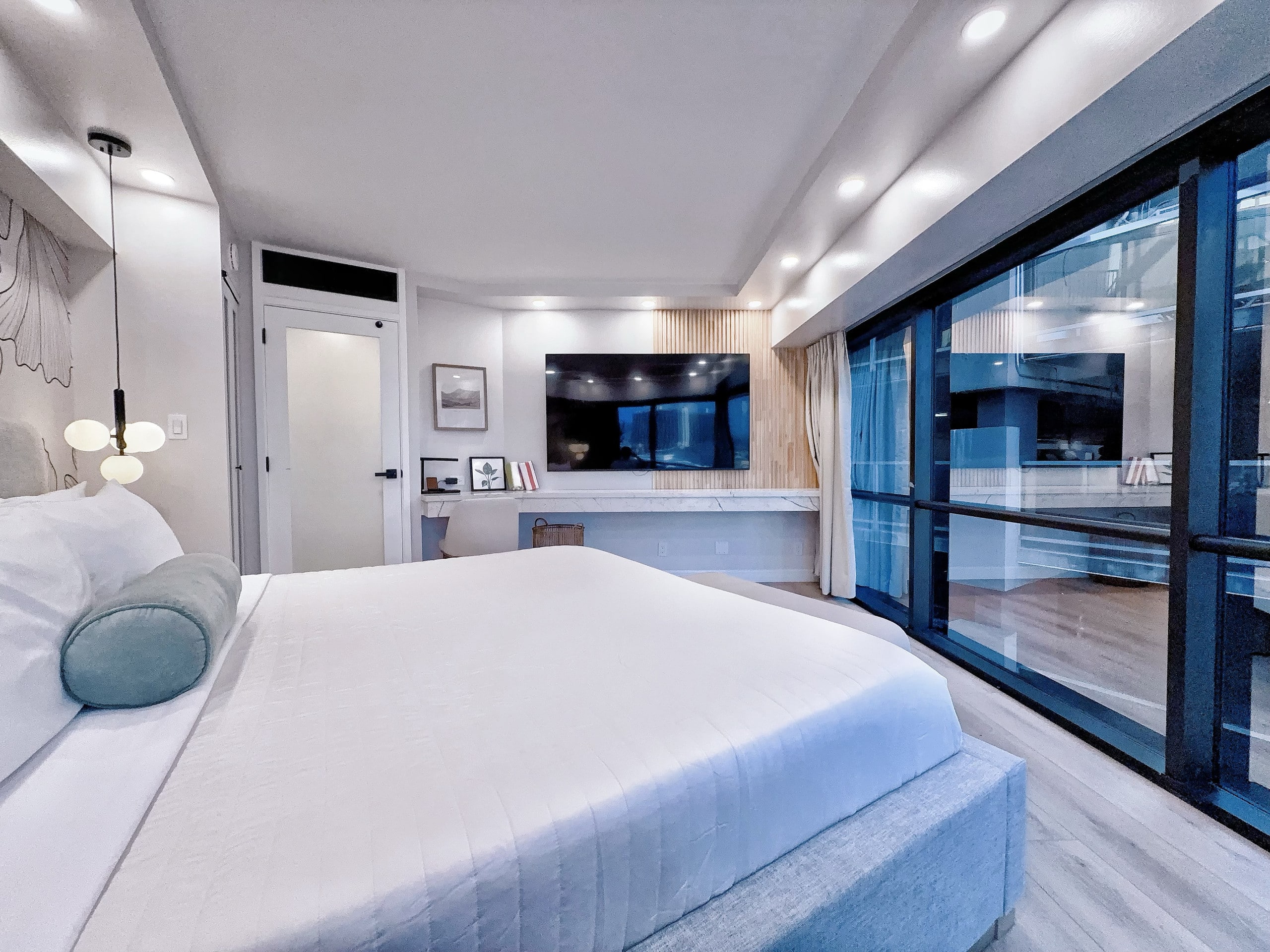 Financial District 1BR-Fully Renovated w/Parking - Image 29