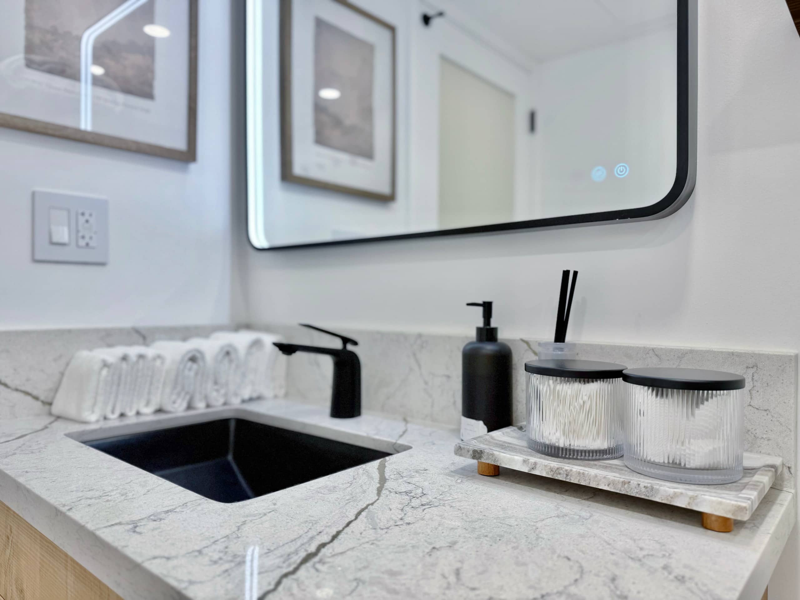 Financial District 1BR-Fully Renovated w/Parking - Image 36