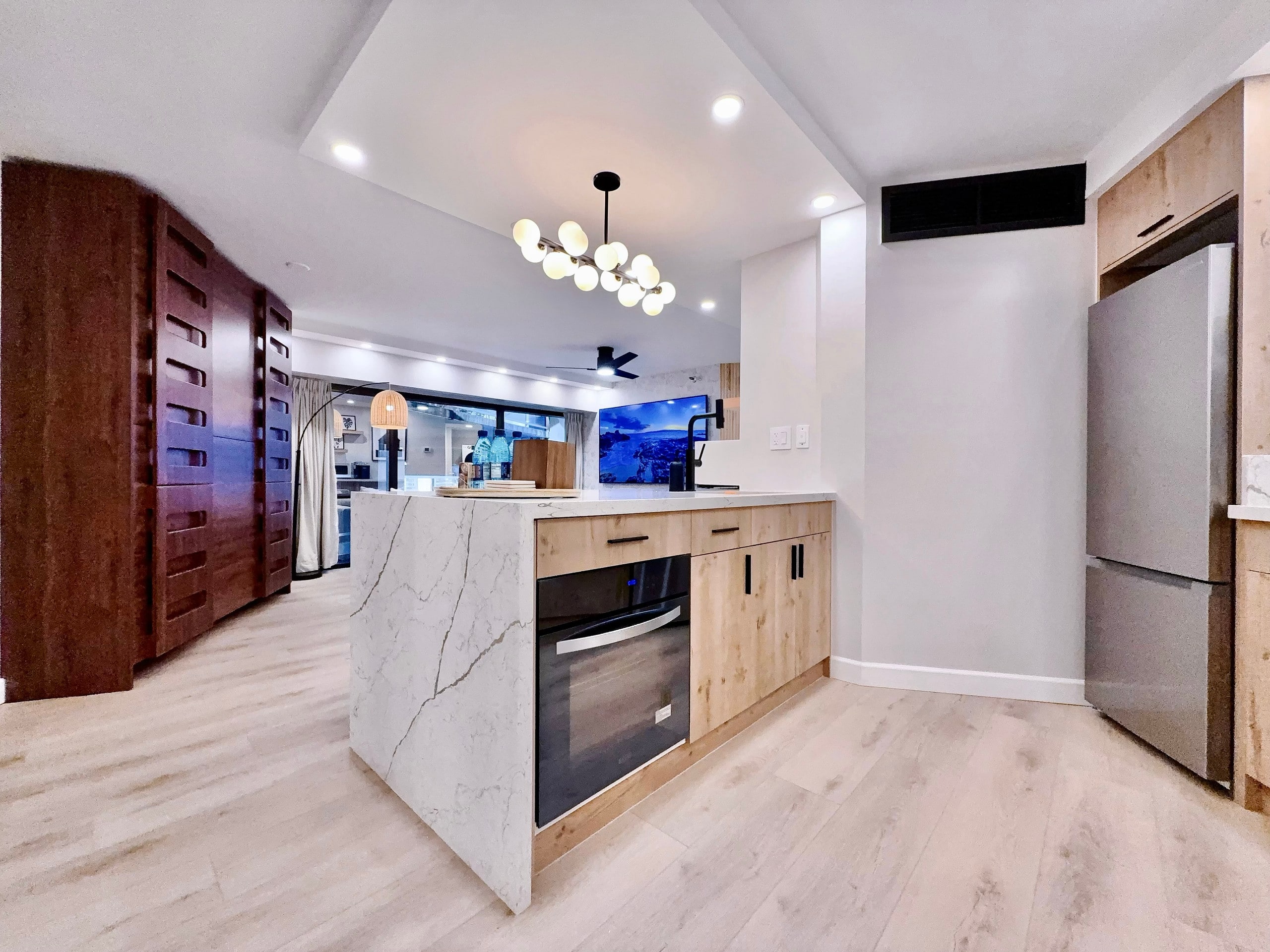 Financial District 1BR-Fully Renovated w/Parking - Image 15