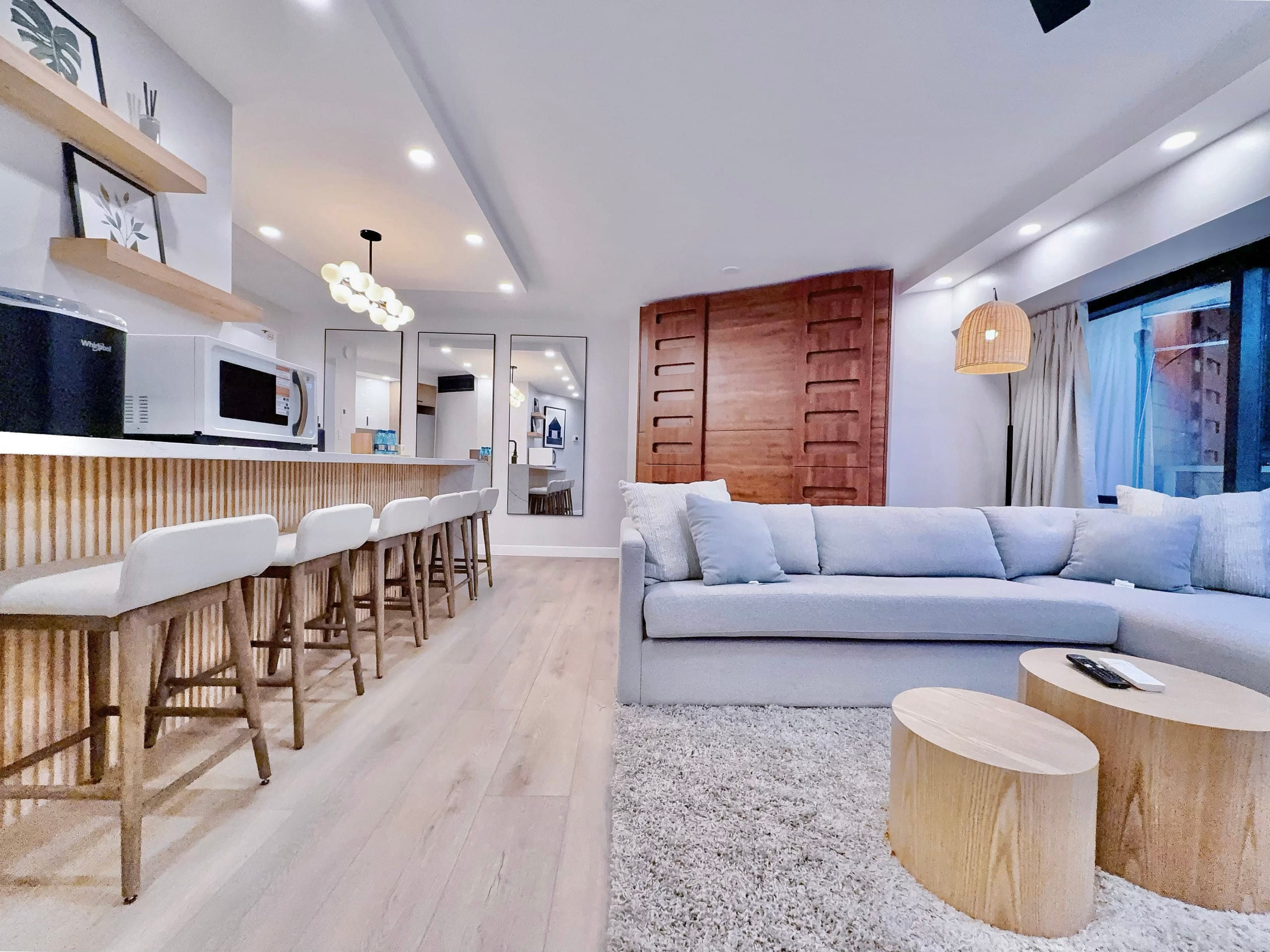 Financial District 1BR-Fully Renovated w/Parking - Image 3