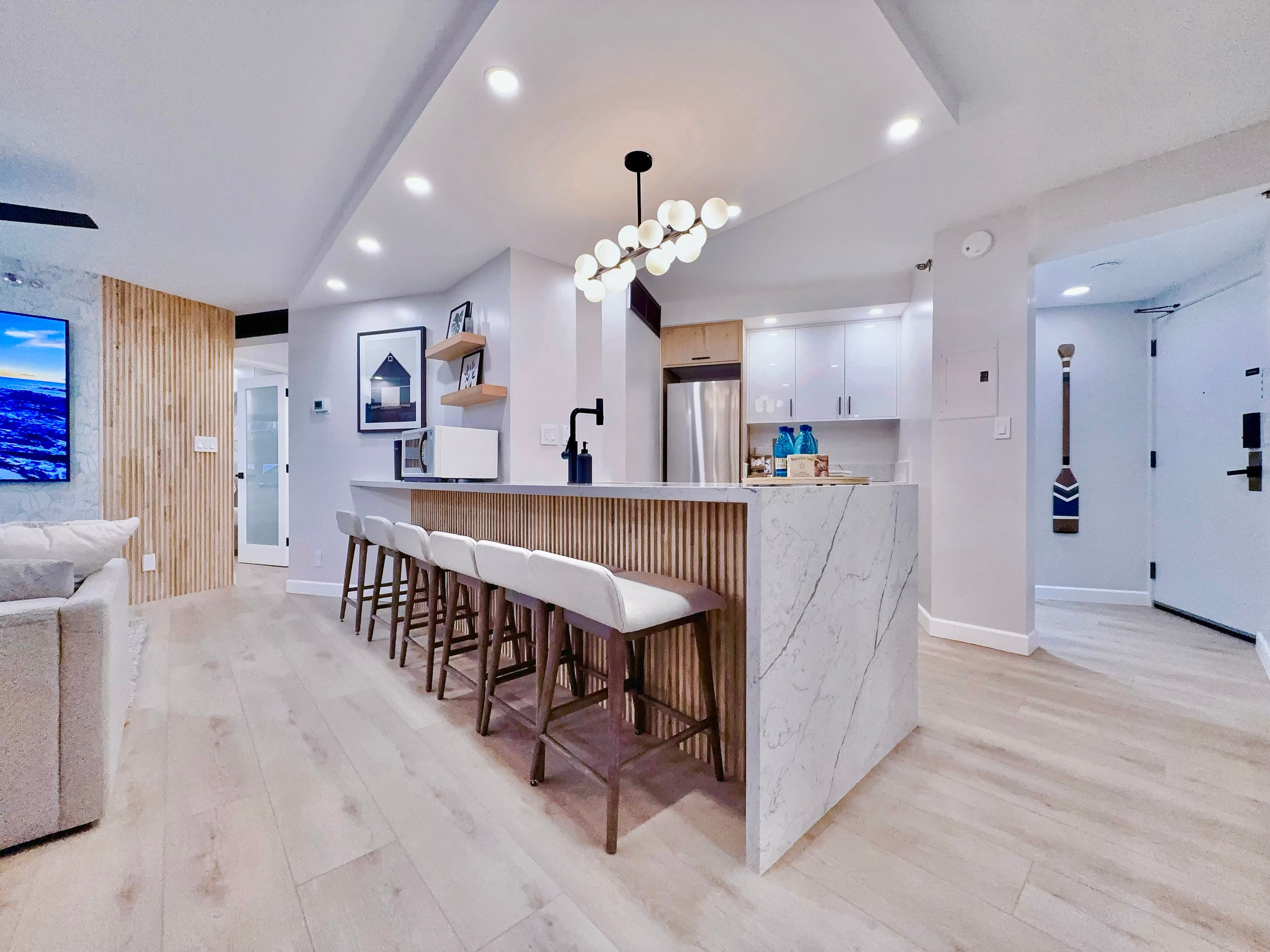 Financial District 1BR-Fully Renovated w/Parking - Image 14