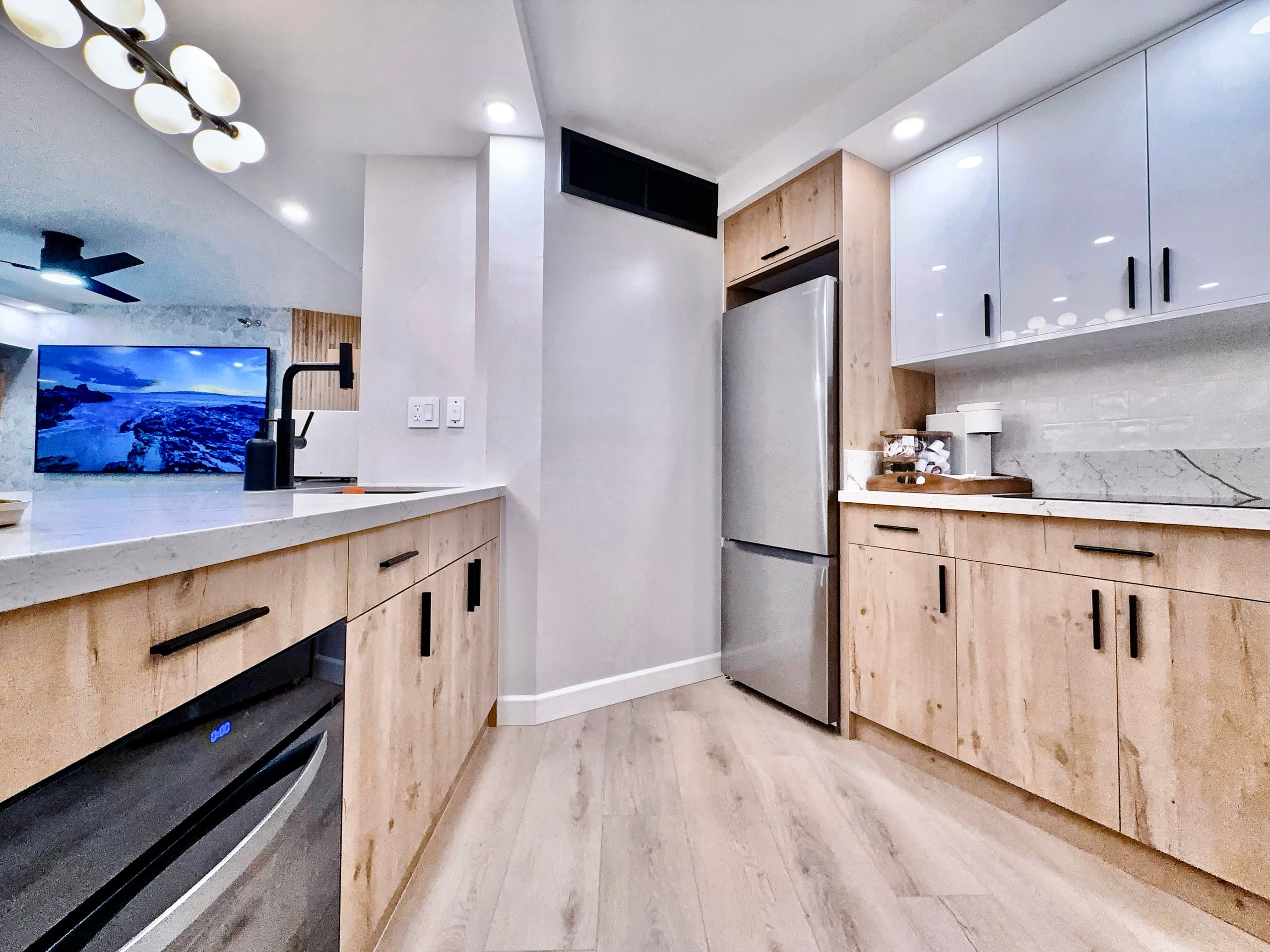 Financial District 1BR-Fully Renovated w/Parking - Image 16