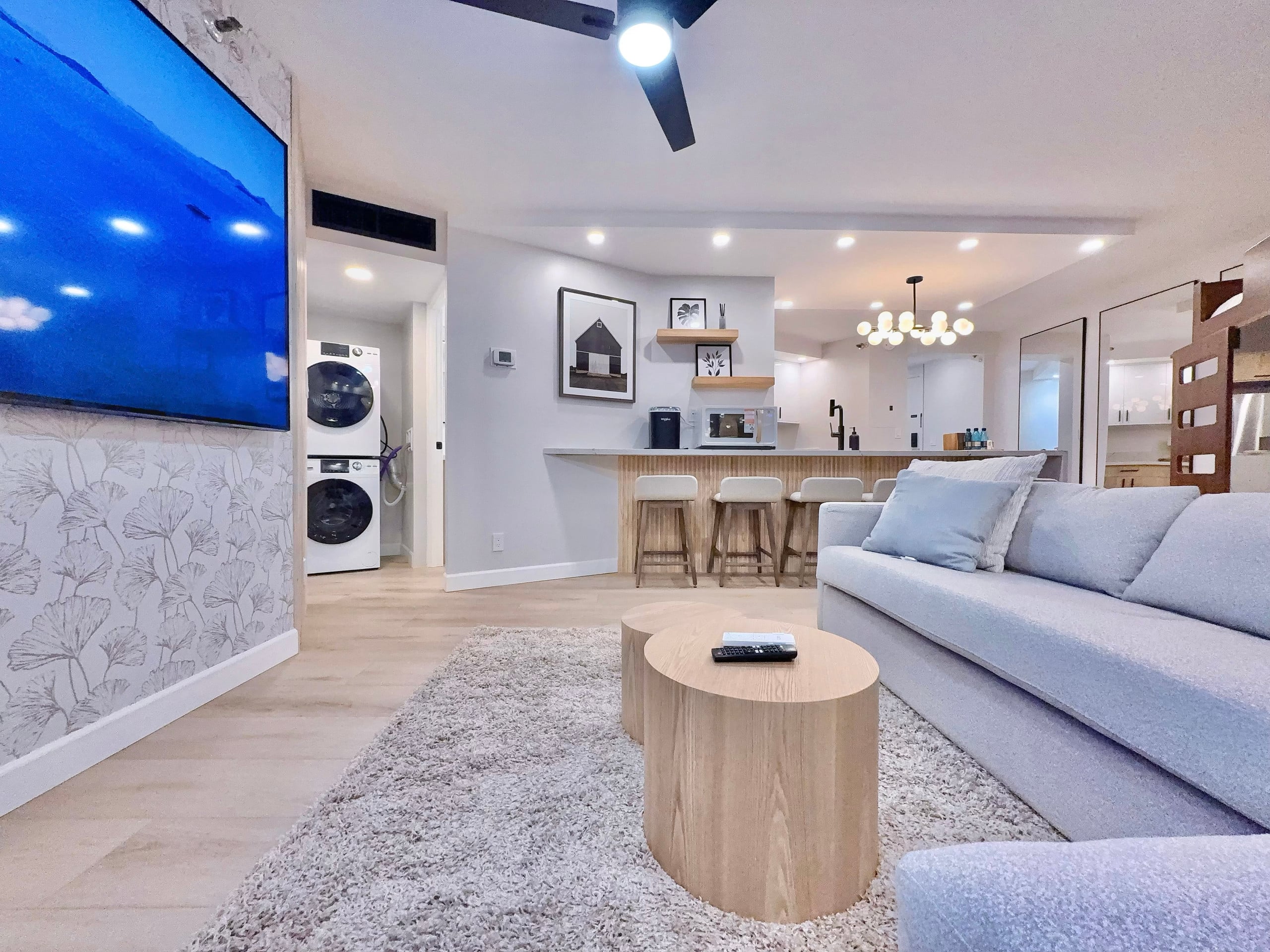 Financial District 1BR-Fully Renovated w/Parking - Image 10