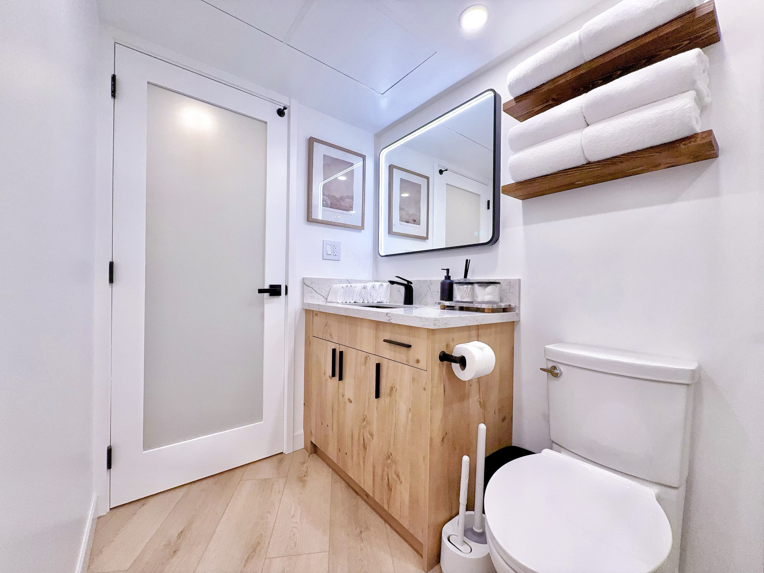 Financial District 1BR-Fully Renovated w/Parking - Image 33