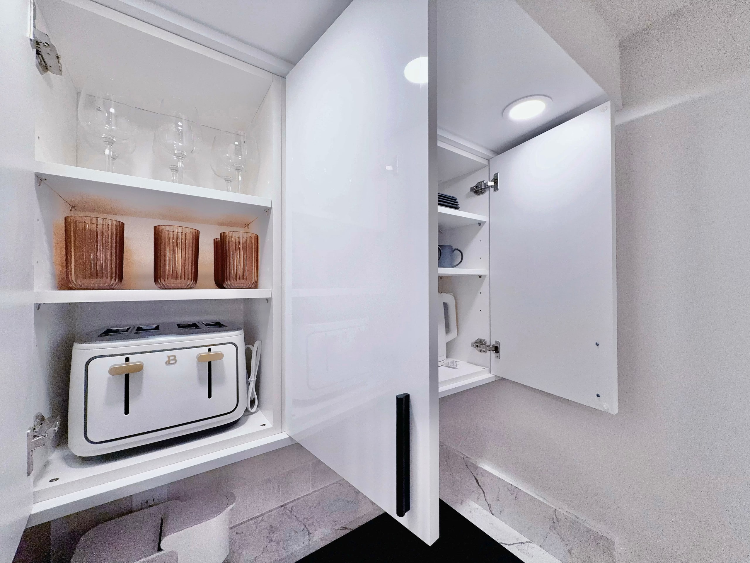 Financial District 1BR-Fully Renovated w/Parking - Image 19