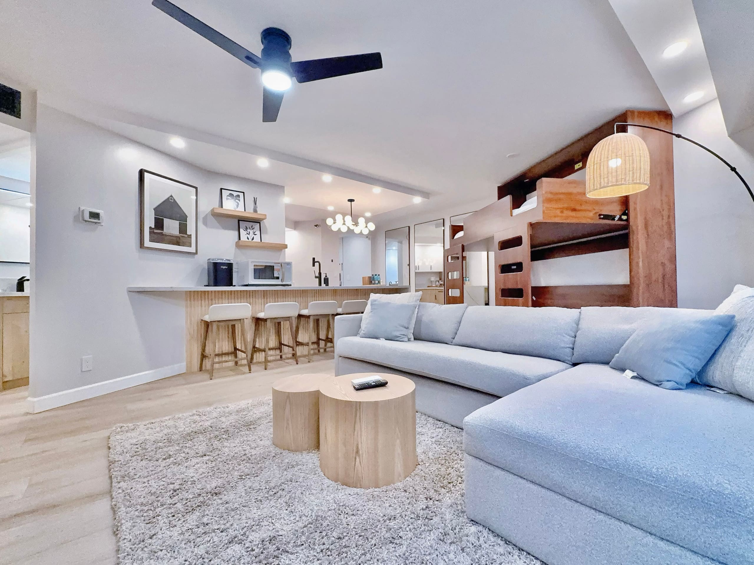 Financial District 1BR-Fully Renovated w/Parking - Image 1