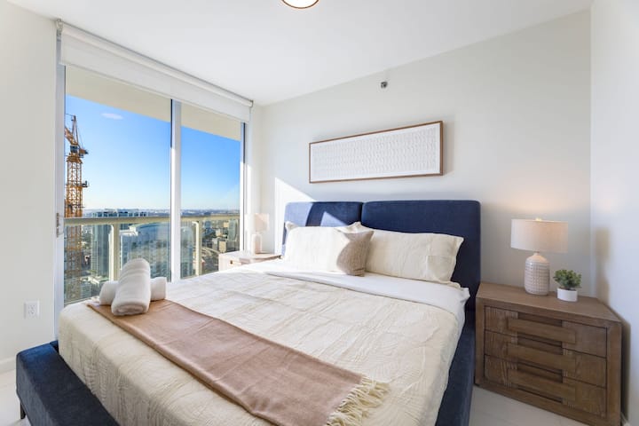 חדר שינה שני מקסים שבו תוכלו ליהנות מנופי שקיעה מרהיבים!