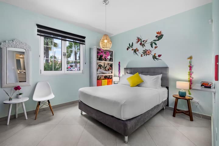 Საძინებელი 3 | სასიამოვნო დასვენებისთვის უზრუნველყოფილია სააბაზანო, მაღალი ხარისხის თეთრეული, თეთრეული და საკმარისი ბალიშები.