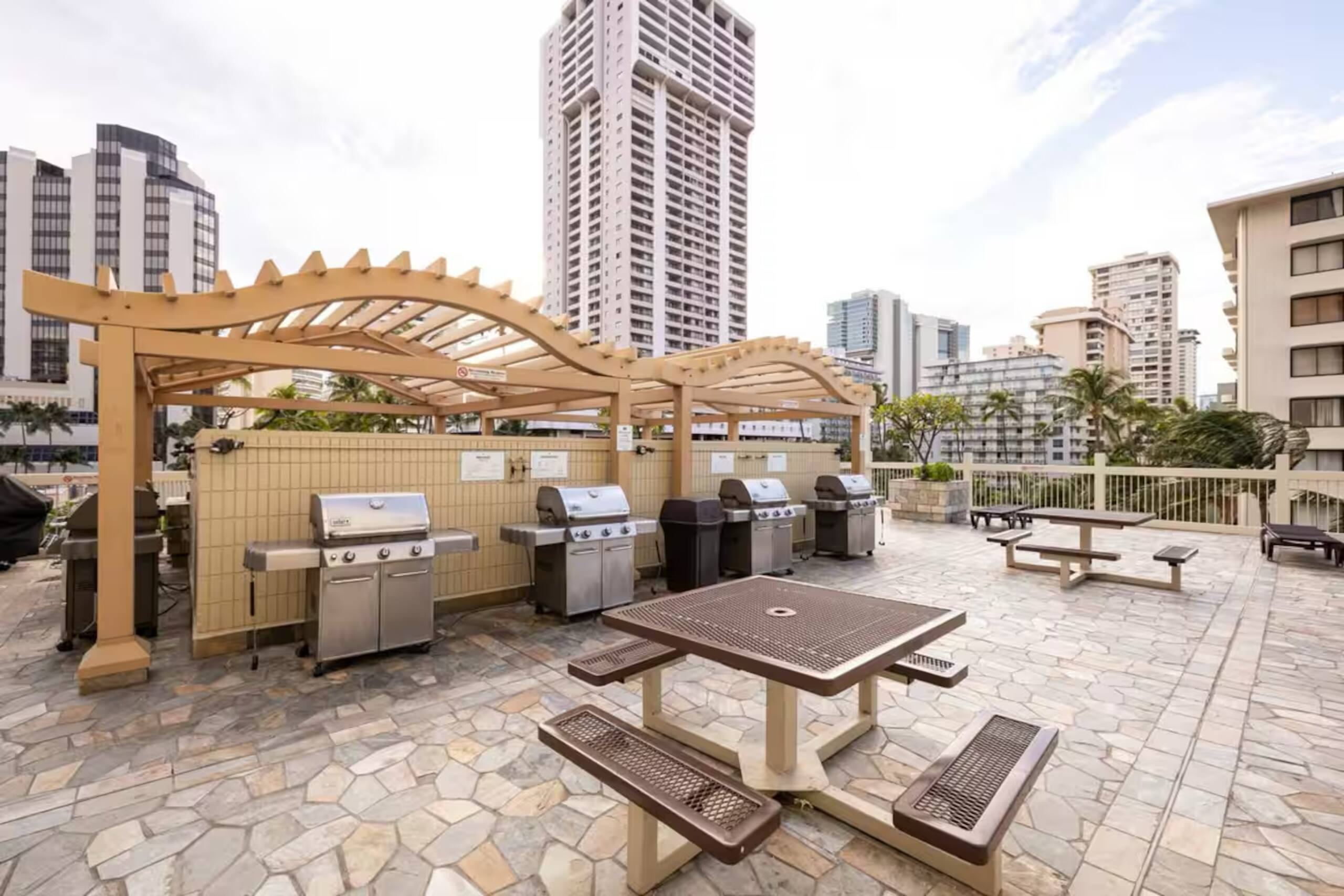 Beautiful Pink Studio Suite-Waikiki Beach - Image 22