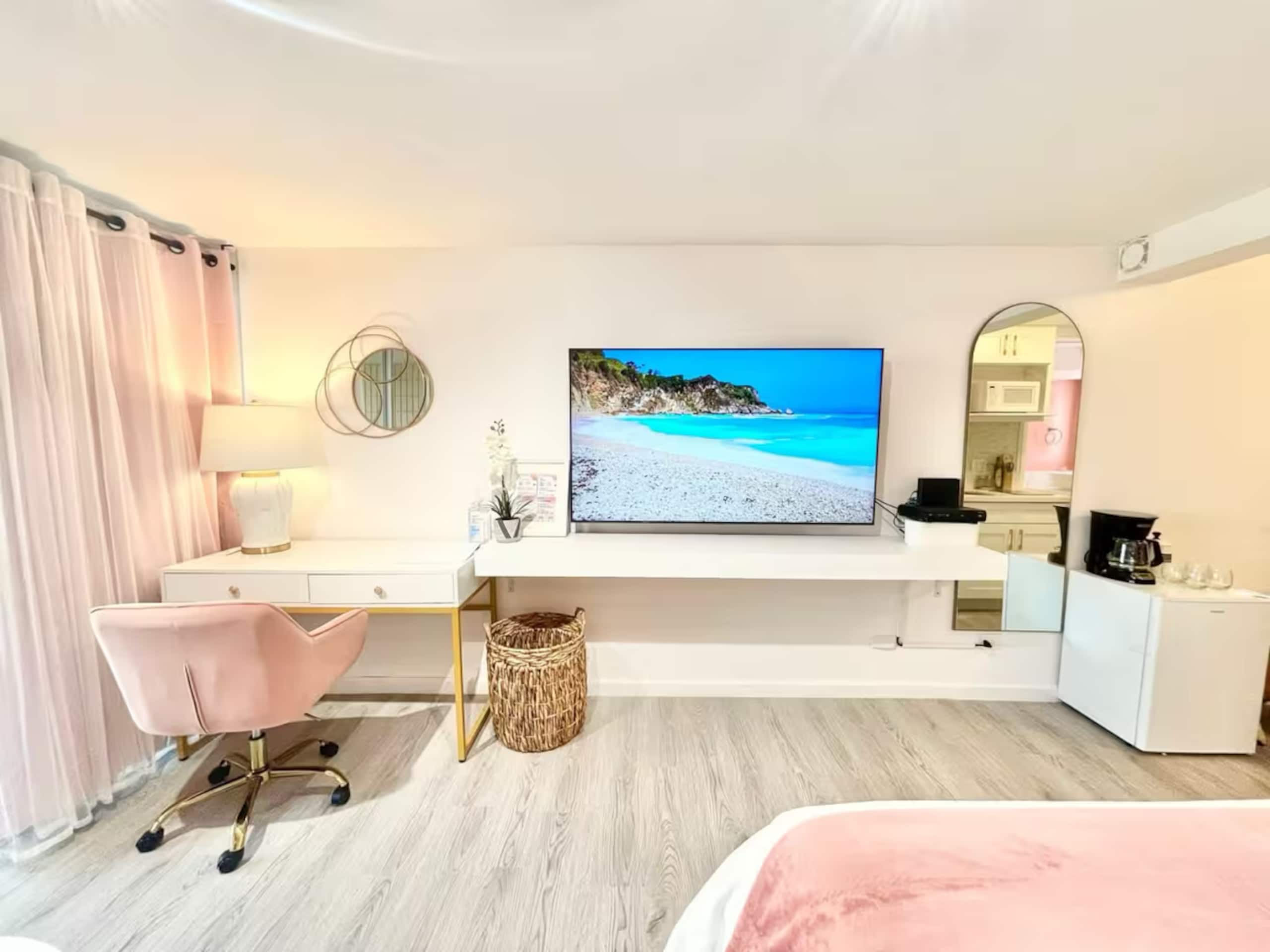 Beautiful Pink Studio Suite-Waikiki Beach - Image 3