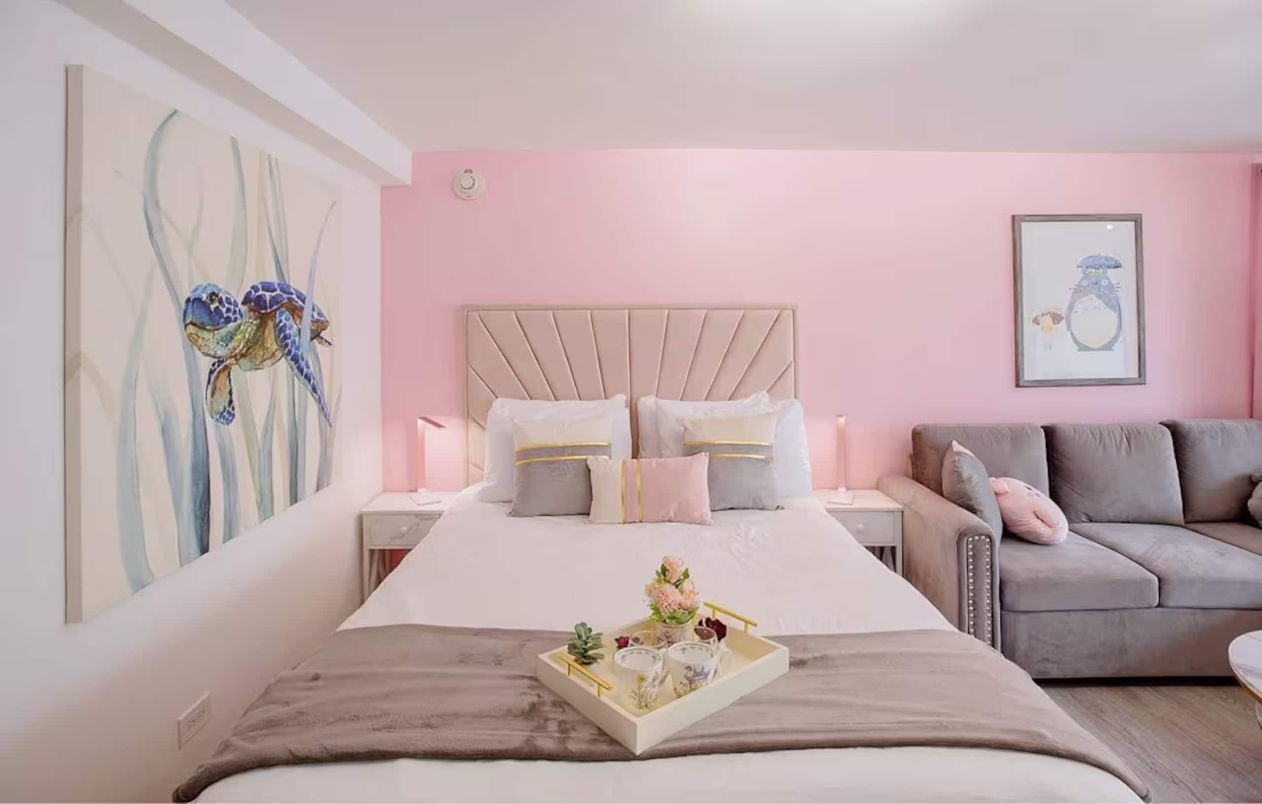 Beautiful Pink Studio Suite-Waikiki Beach - Image 2