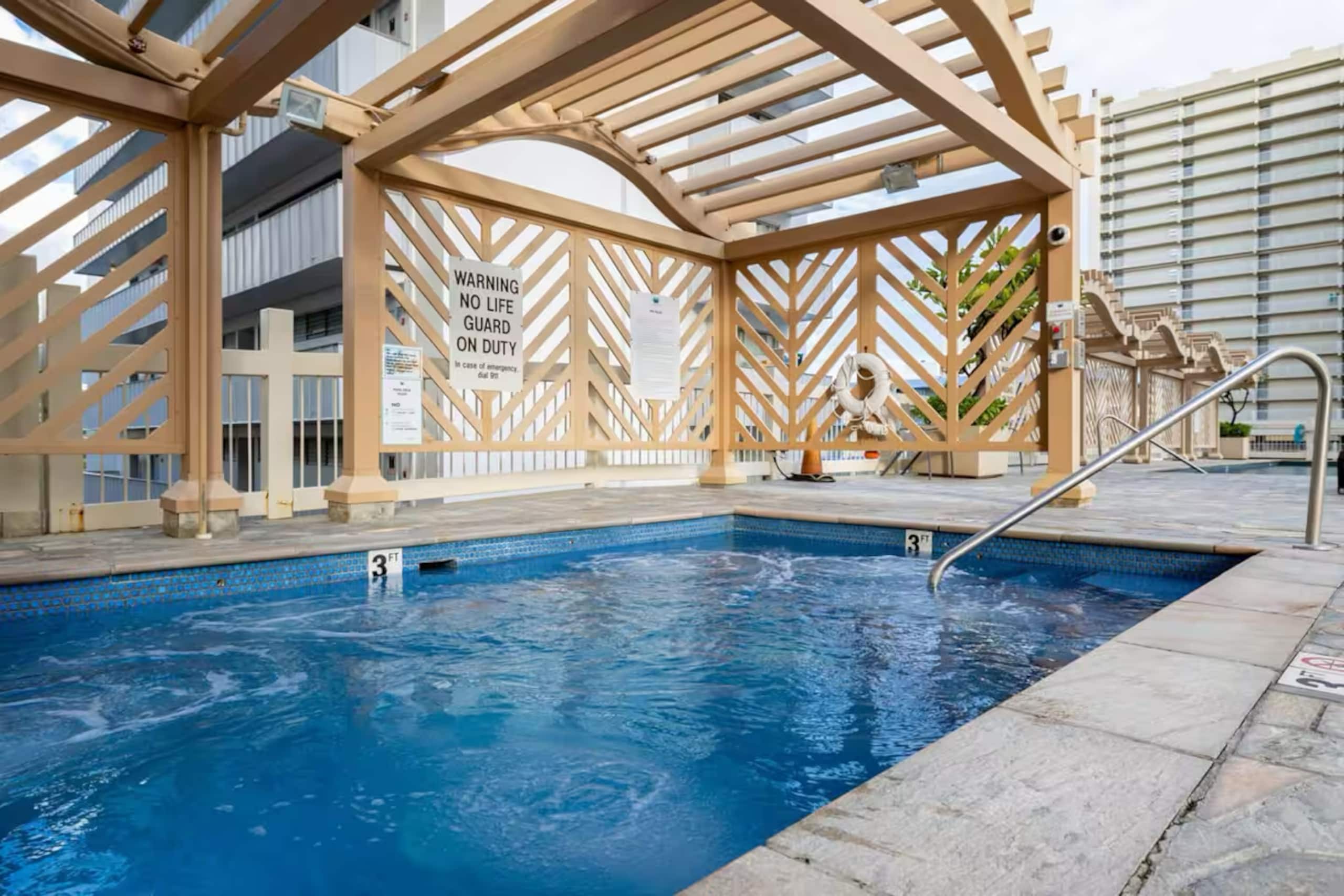 Beautiful Pink Studio Suite-Waikiki Beach - Image 17