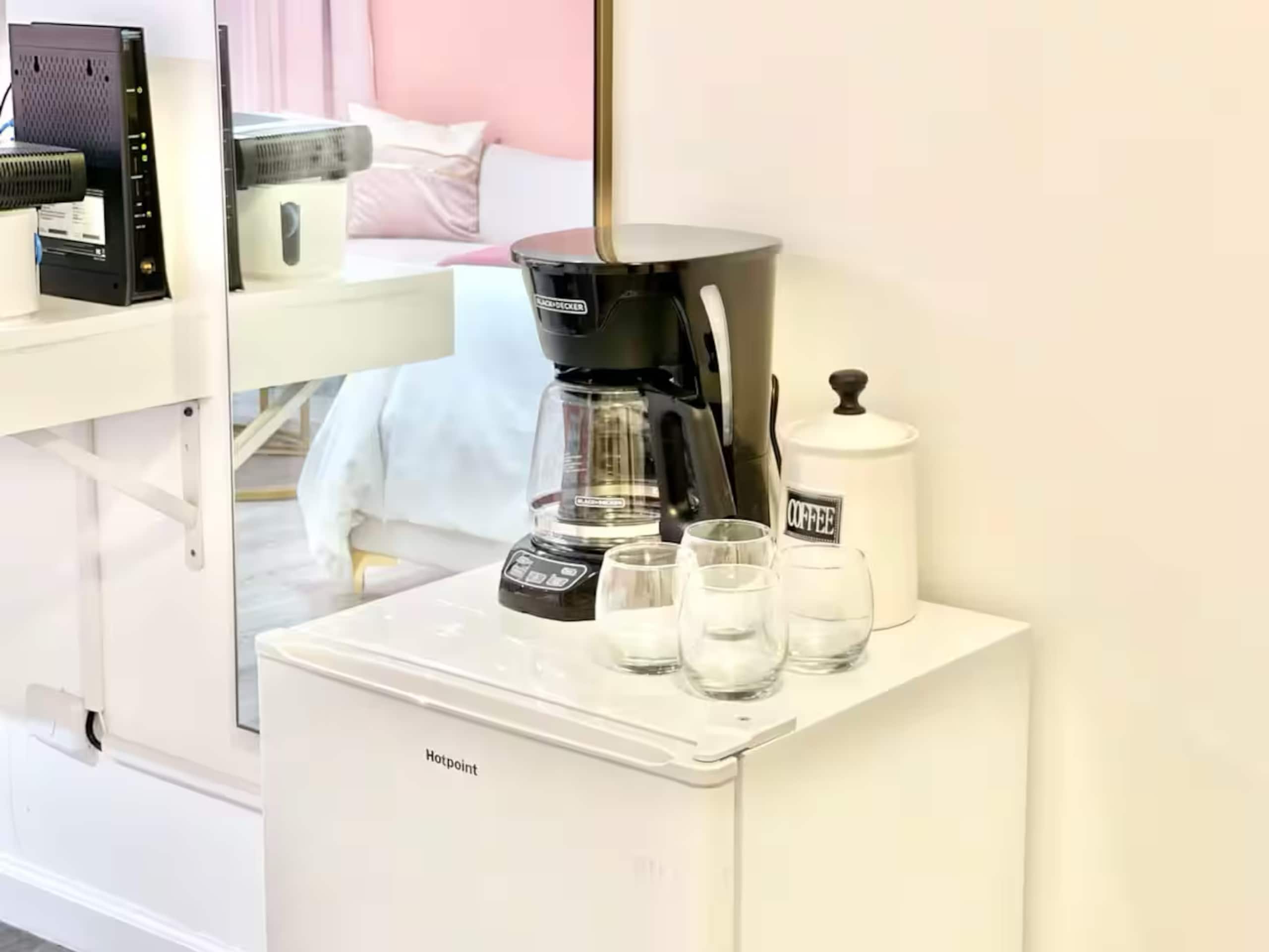 Beautiful Pink Studio Suite-Waikiki Beach - Image 1