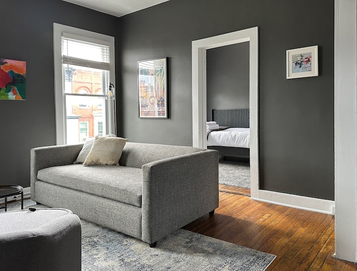 Warren Street Gem: Prime Location & Luxe Comforts - Hudson, NY