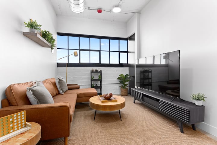 Adams And Oak | 1bd Loft In The Warehouse District - Peoria, IL