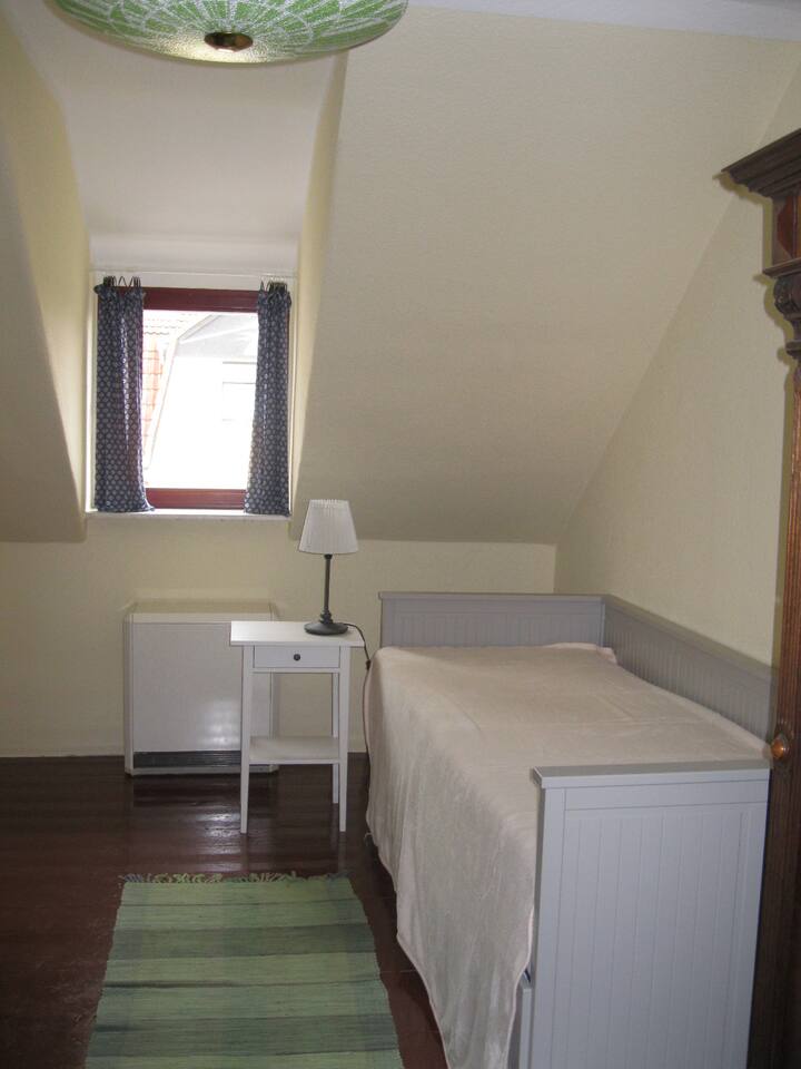Schlafzimmer 1