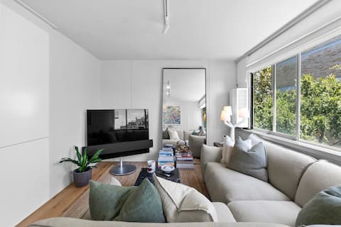 Successful Airbnb property: Stylish Luxury 1 Bed Apartment in Elizabeth Bay
