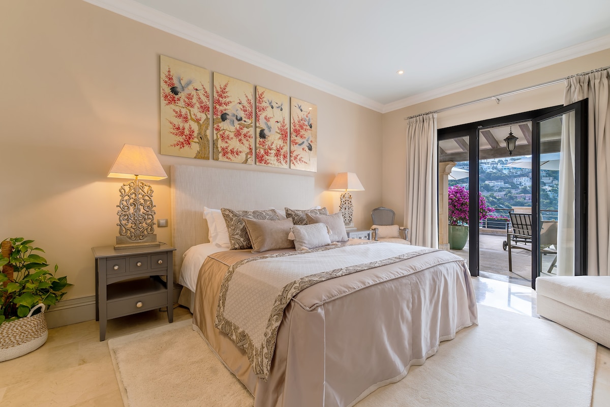 Villa Kerida - Luxury Waterfront Estate 5