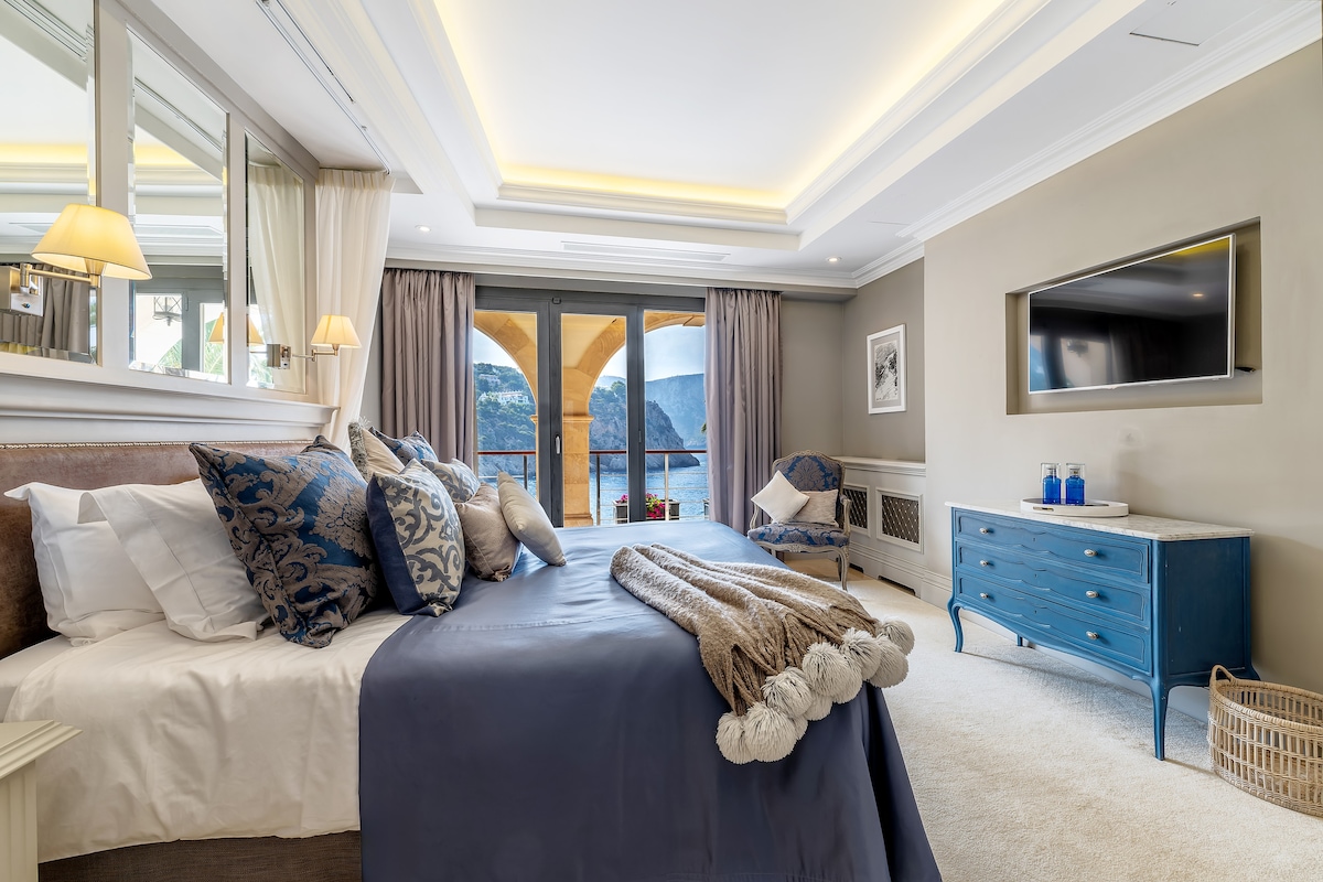 Villa Kerida - Luxury Waterfront Estate 4