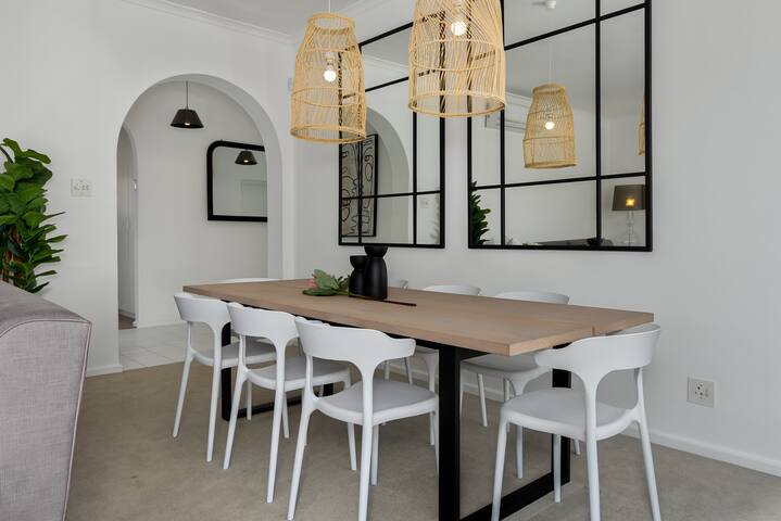 Bantry Bay Bliss | Access to Beach & Saunders Pool gallery image 5