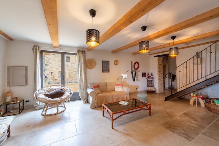 Mobilie të lehta dhe të rafinuara
