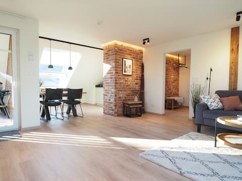 Leistungsstarkes Airbnb: "That Nordic House" - Hyggelig, Balcony, Wallbox in Cuxhaven