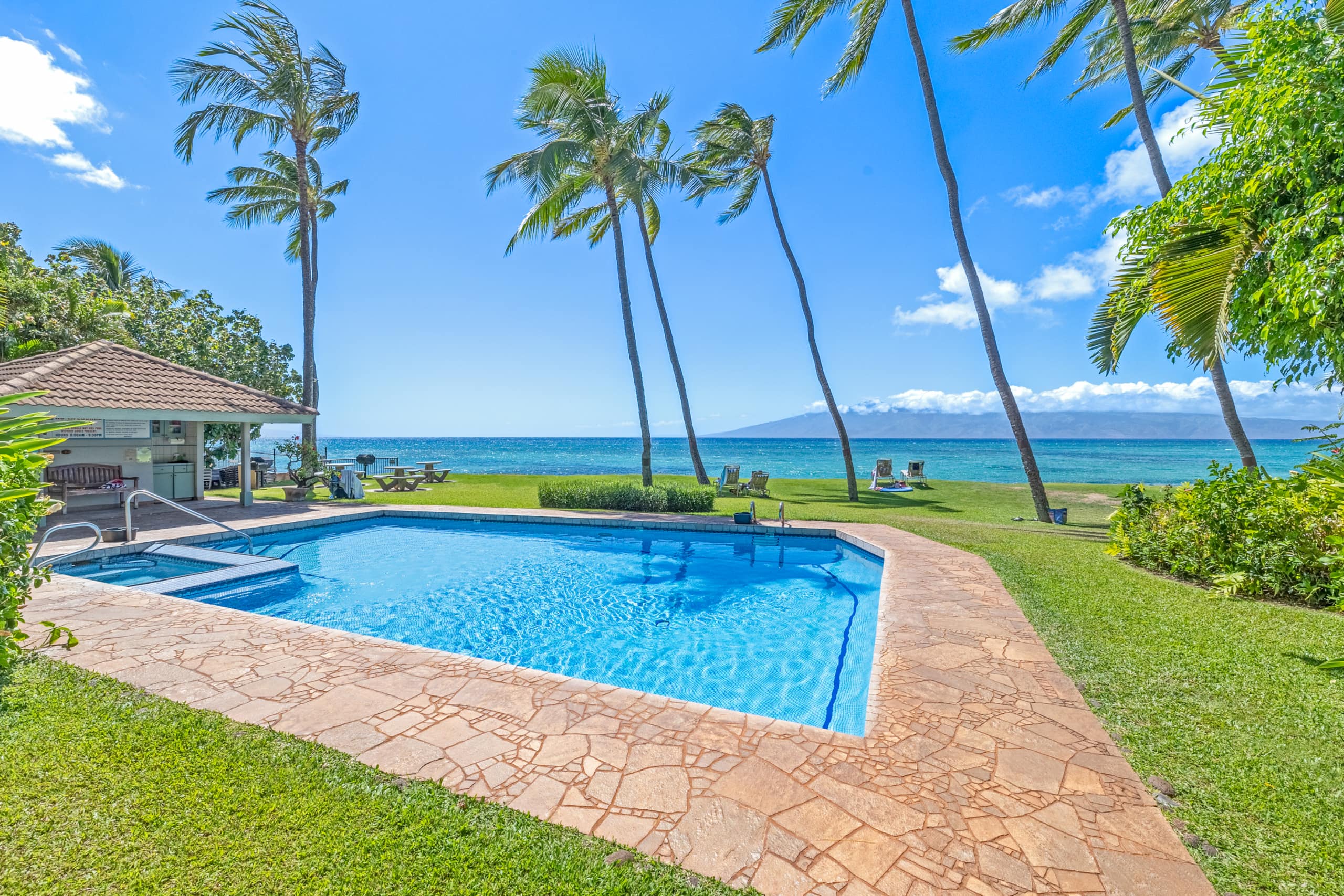 Condo in Lahaina · ★4.94 · 1 bedroom · 2 beds · 1 bath - Image 12