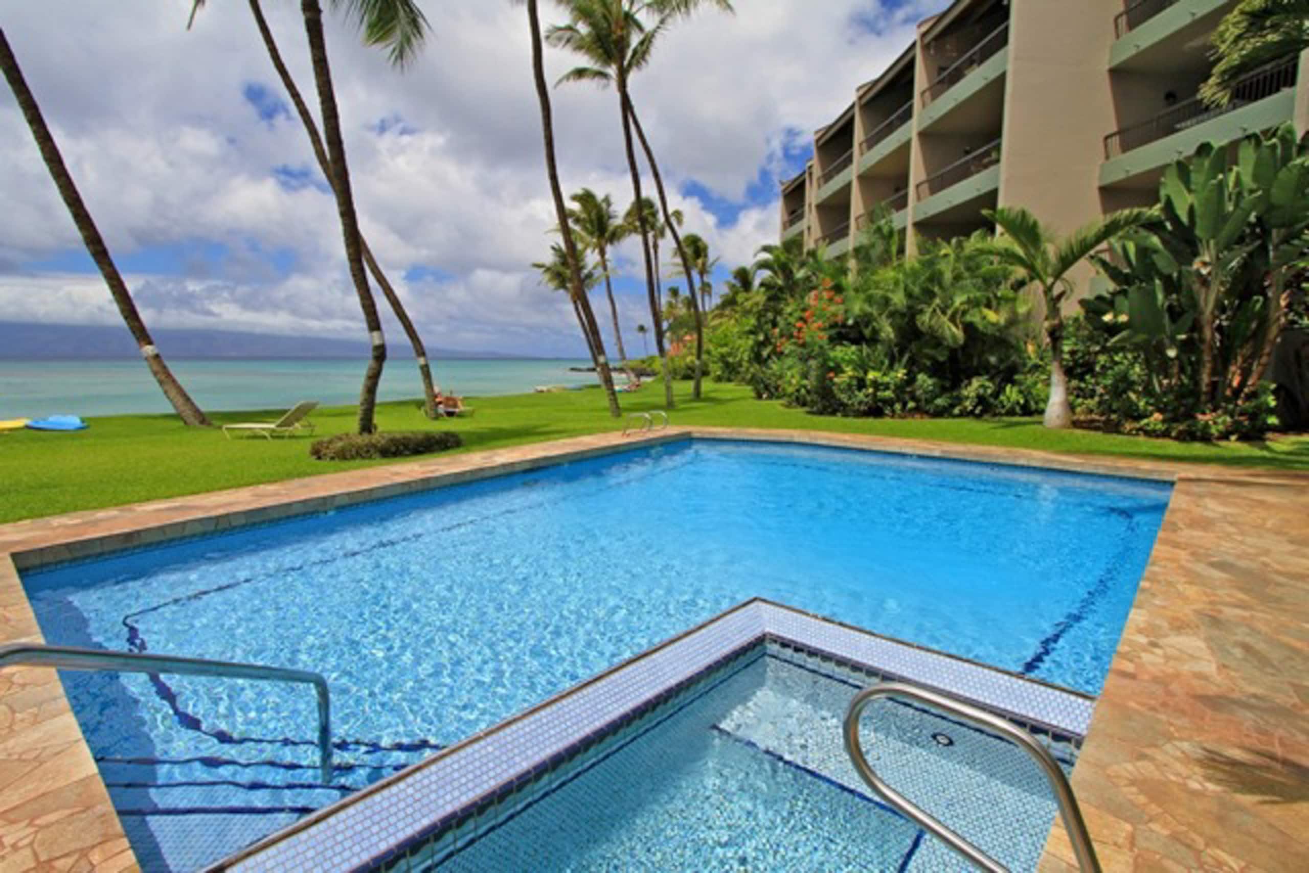 Condo in Lahaina · ★4.94 · 1 bedroom · 2 beds · 1 bath - Image 13