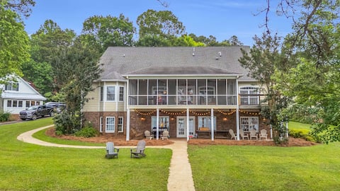 Lakefront Oasis on Lake Keowee